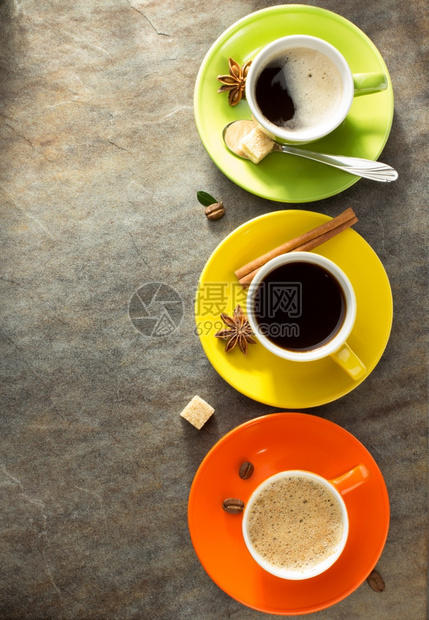 咖啡杯桌上的图片