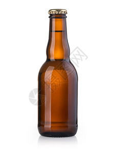 在白背景与剪切路径隔离的棕色啤酒瓶图片