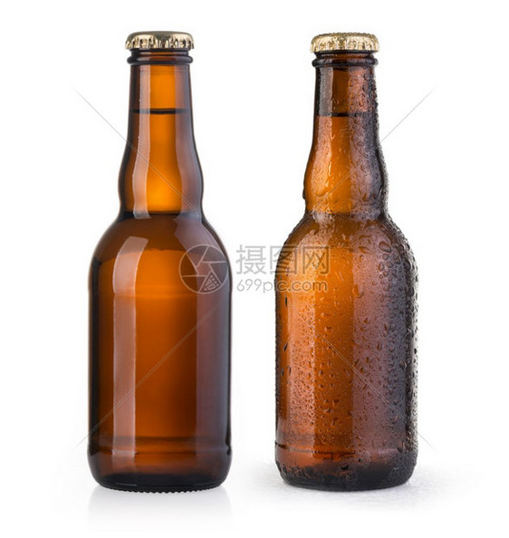 白底孤立的棕色啤酒瓶图片