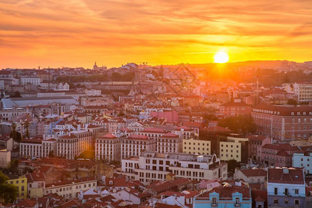 葡萄牙日落时里斯本历史中心图片