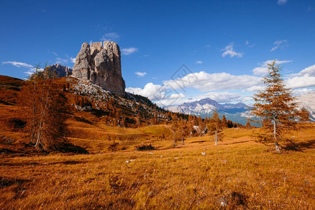 意大利阿尔卑斯山DolomitesAlps的CinqueTori图片