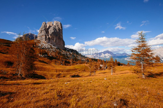 意大利阿尔卑斯山DolomitesAlps的CinqueTori图片