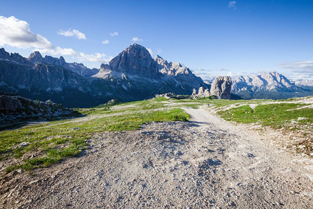 山丘全景意大利阿尔卑斯山多洛米特托里图片