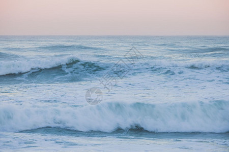 大海浪暴风雨日落海景图片