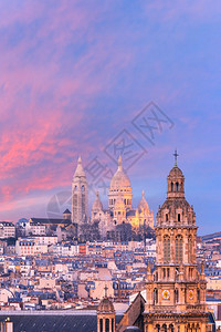 法国巴黎日落时法国巴黎圣西尔尼教堂和圣三一法国巴黎日落时圣西尔尼教堂和圣三一的心教堂的空中观景图片