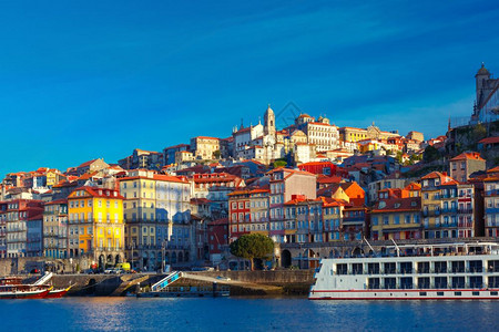 葡萄牙波尔图老城富饶多彩的豪宅图片