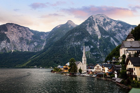 Hallstat村夏季全景观奥地利图片