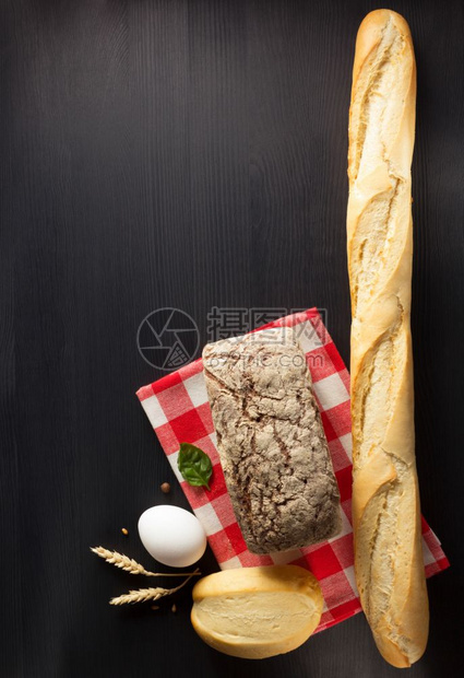 木制面包和品图片