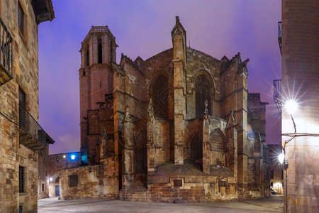 西班牙巴塞罗那市大教堂圣十字全景和西班牙加泰罗尼亚州巴塞那Frenereria街圣尤拉利亚教堂全景西班牙加泰罗尼亚图片