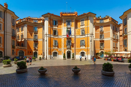 意大利罗马圣伊格纳齐奥广场位于罗马历史中心的圣伊格纳齐奥广场位于意大利阳光明媚的马歇斯校园洛约拉圣伊格纳修斯教堂前图片