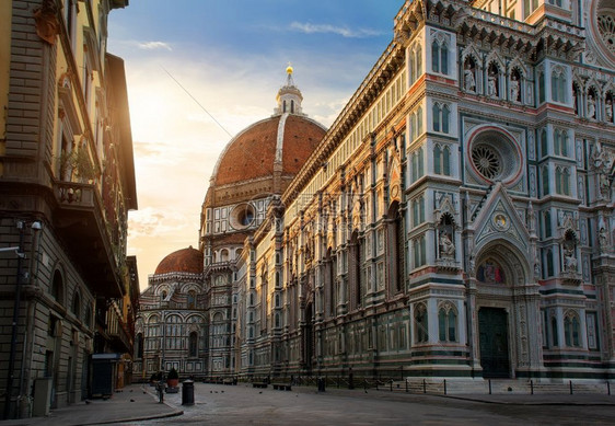 意大利佛罗伦萨SantaMariadelFiore教堂和Duomo广场图片