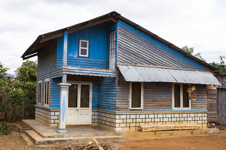 越南DaLat附近的蓝色老房子图片