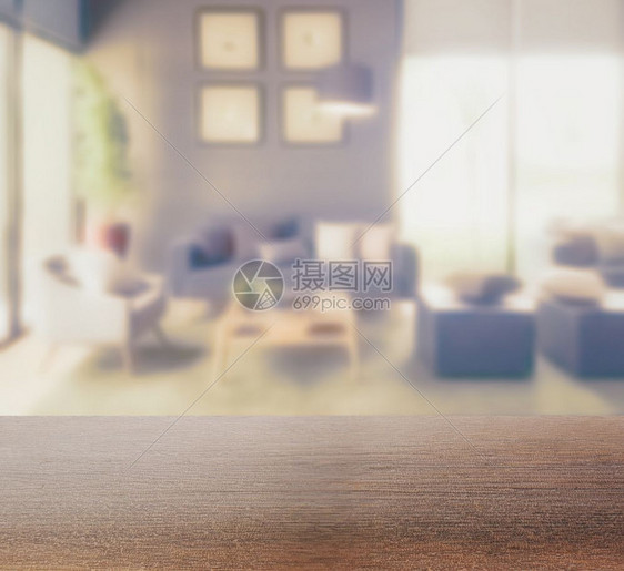 室内现代客厅背景模糊的木制桌顶图片