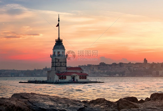 Bosphorus水域的MaidensTower伊斯坦布尔图片