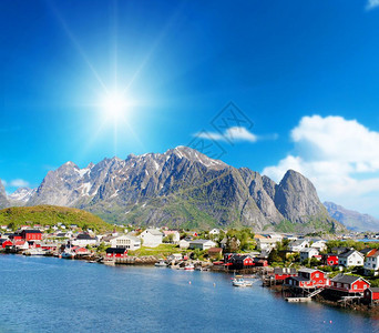 挪威洛福顿群岛的Reine镇景色很美图片