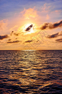 日落在海面戏剧日落图片
