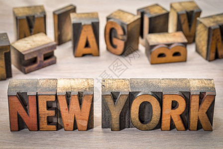 纽约旧式印刷纸机型木制块中的文字摘要图片