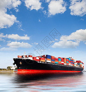 蓝色云天上空的货船背景图片