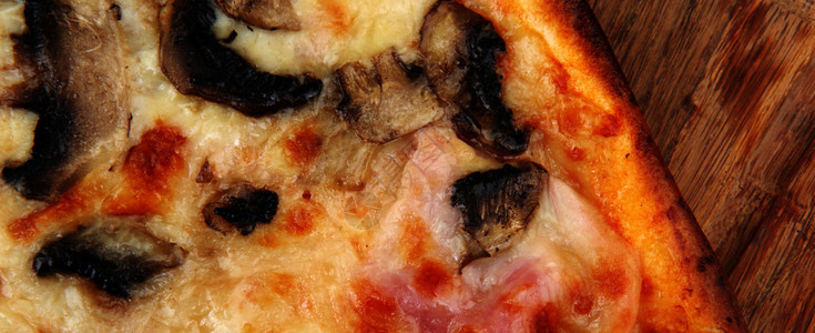 披萨新鲜烤配有原料的披萨图片