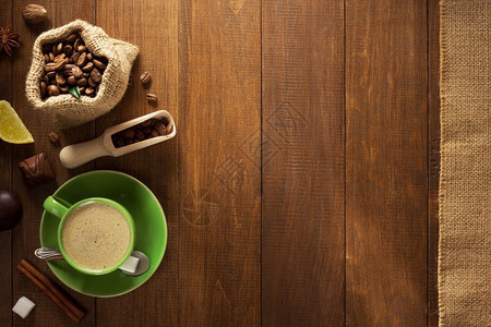 木本咖啡和豆子图片
