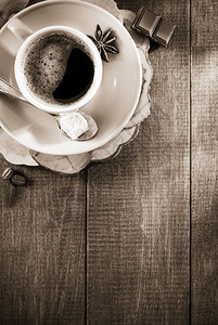 木制背景的咖啡杯图片