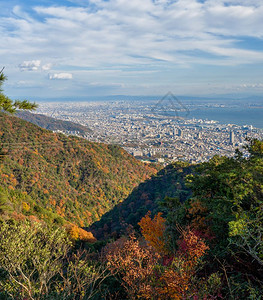 从日本多彩季节的玛雅山直观神户城的空中景象图片