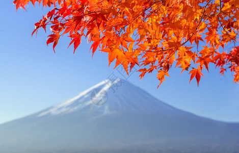 以秋季颜色用mtfuji显示的红色假图片