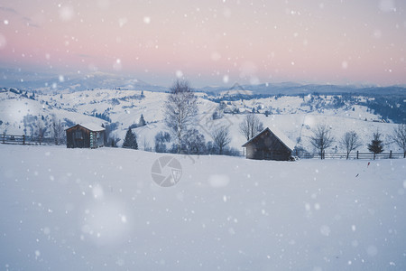 冬季山区雪农村地貌图片