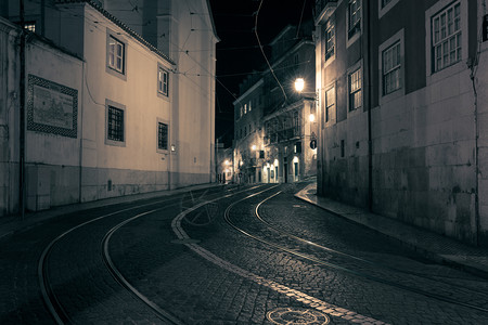 晚上欧洲老街葡萄牙里斯本图片