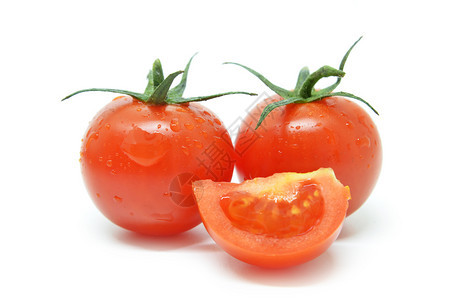 白背景孤立的红樱桃番茄图片