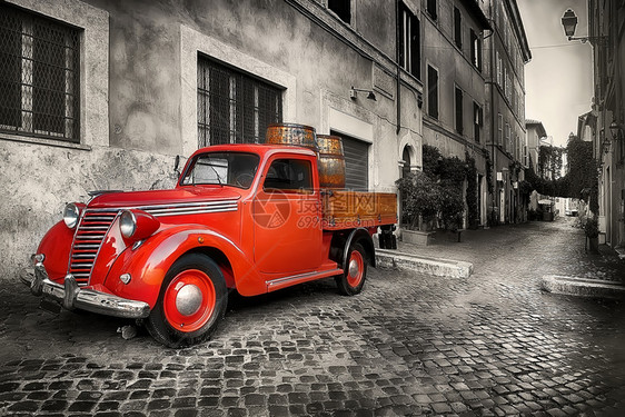 意大利罗马街上的红色旧车图片