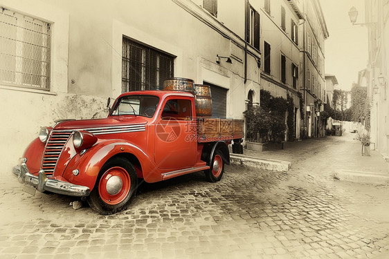 意大利罗马街上的红色复古车图片