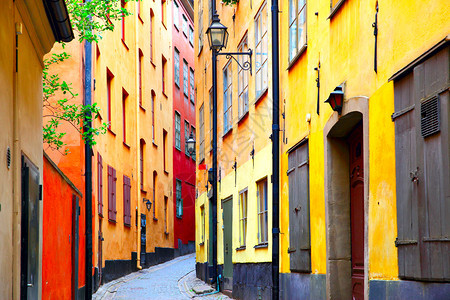 瑞典斯德哥尔摩旧街道视角图片