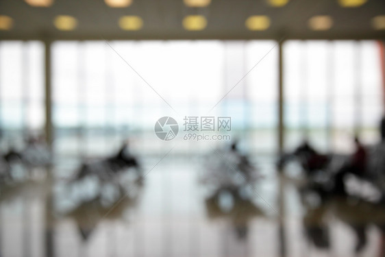 机场休息室的乘客图片