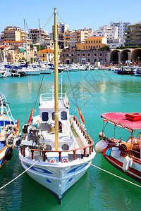 希腊克里特海拉利翁港渔船图片