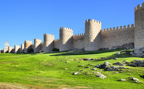 西班牙阿维拉中世纪城墙全景图片