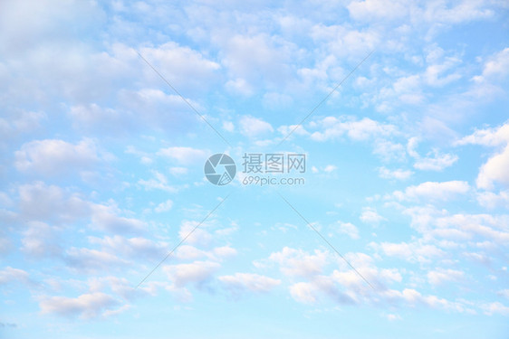 天空中许多小云可以用作背景图片