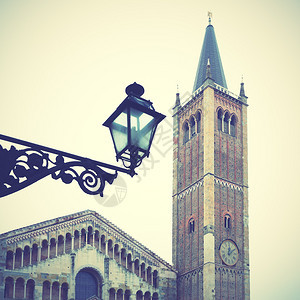 意大利帕尔马Duomo大教堂的贝尔塔Retro风格过滤图像图片
