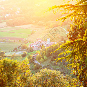 意大利伦巴迪Bergamo郊区美丽的风景图片