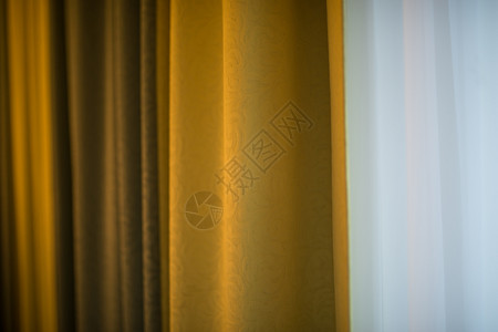 折叠窗帘金色图片