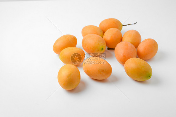 黄红梅子水果图片