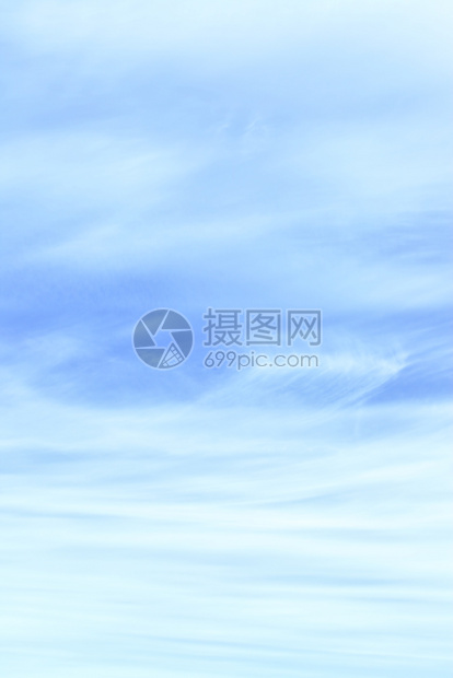 浅蓝色天空云团可用作背景图片