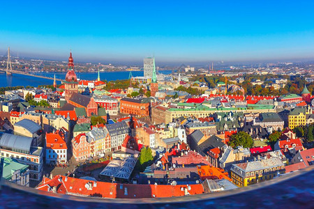 拉脱维亚里加老城和道瓦的空中景象旧城的空中景象由圣彼得教堂里加大圣詹姆斯巴西利卡大教堂和里加城堡组成拉脱维亚里加图片