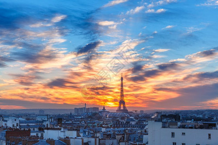 法国巴黎日落时的埃菲尔铁塔图片