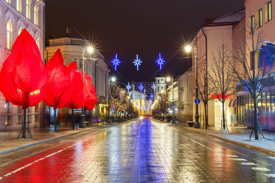 圣诞节Gediminas前景立陶宛维尔纽斯夜间装饰和照亮圣诞节Gediminas前景和大教堂贝尔弗里维纽斯立陶宛波罗的海各州图片