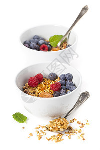 健康早餐格拉诺新鲜有机草莓白底蓝图片