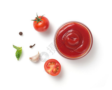 碗里的番茄酱孤立在白色背景上图片