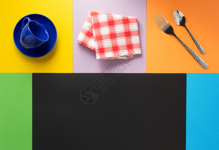 以抽象多彩背景的厨房餐具图片