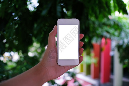 近距离接妇女手握机电话空白复制间屏幕智能电话带有技术概念图片