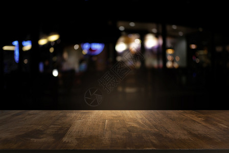黑色木桌空在抽象模糊的bokeh光线背景前可用于显示或调合您的产品模拟以显示产品图片